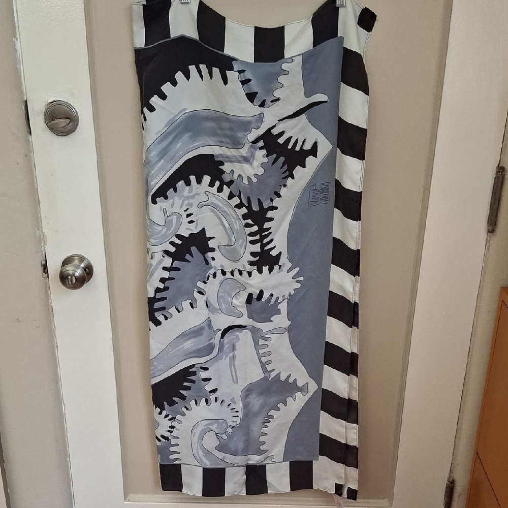 Very Vollbrach Black and White Gear Print Silk Scarf_1